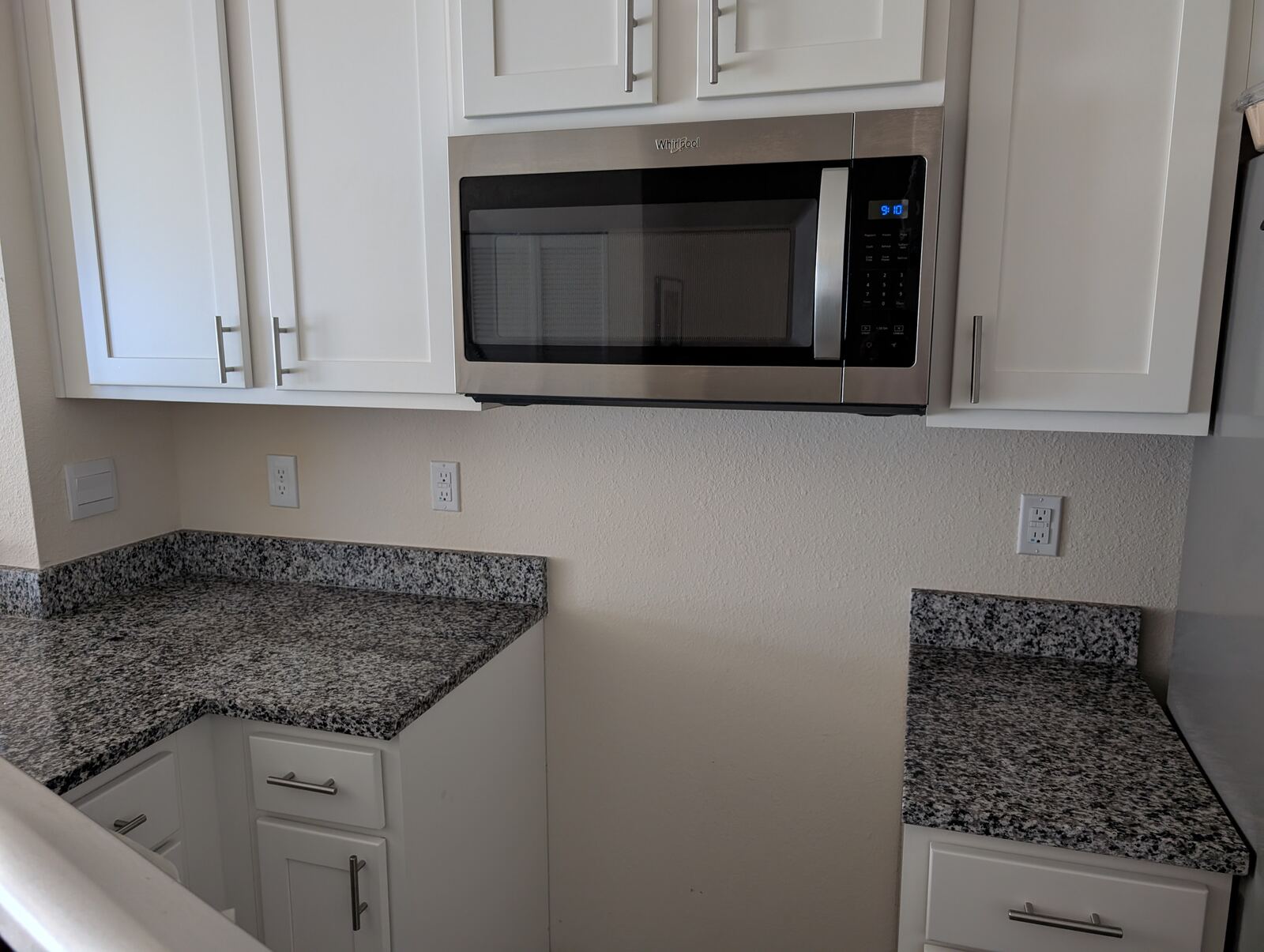 New kitchen backsplash tile installation in a Ponte Vedra, FL home with clean level rows around the range hood