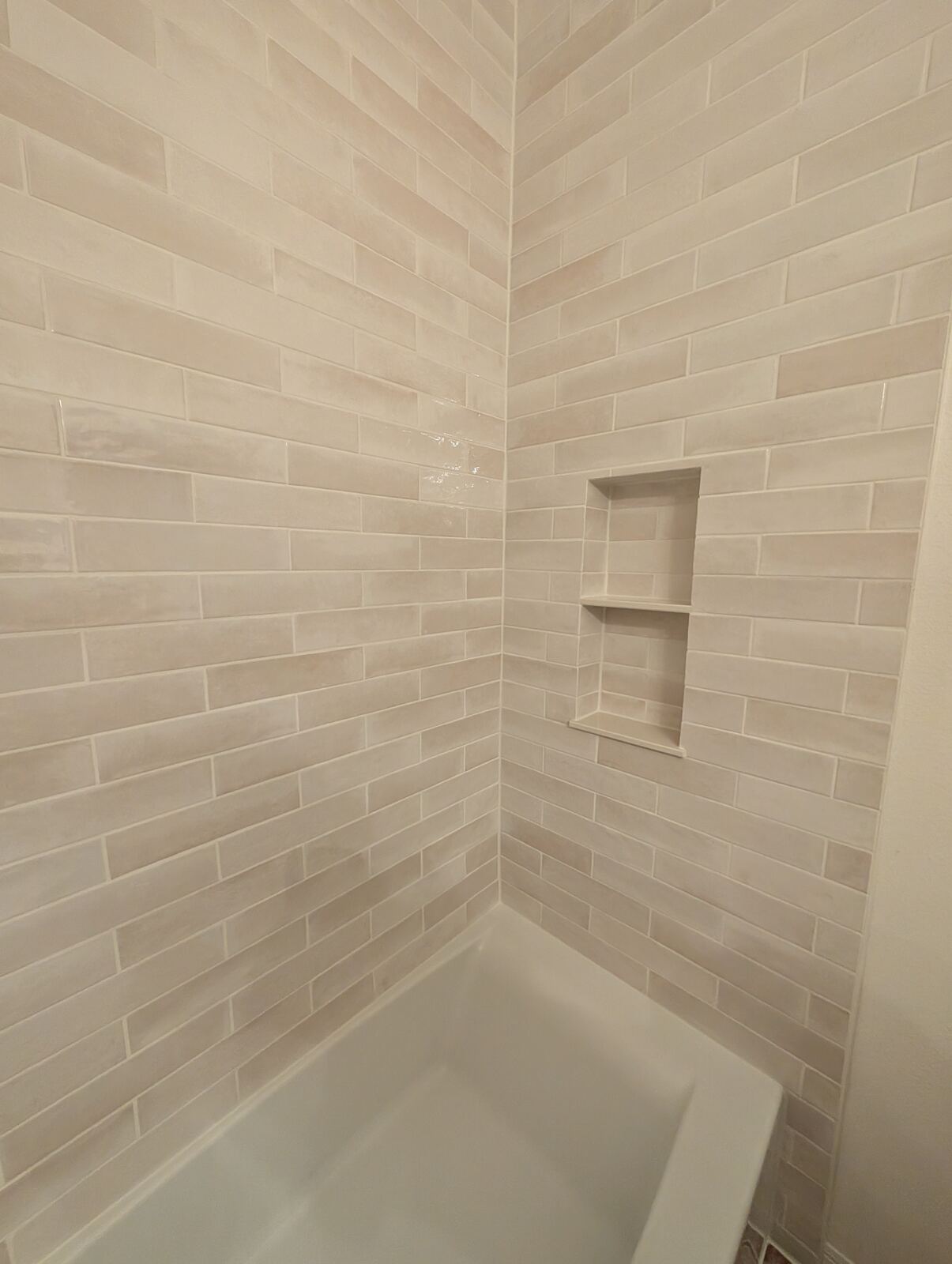 Custom-built and tiled shower niche in a Ponte Vedra bathroom shower surround